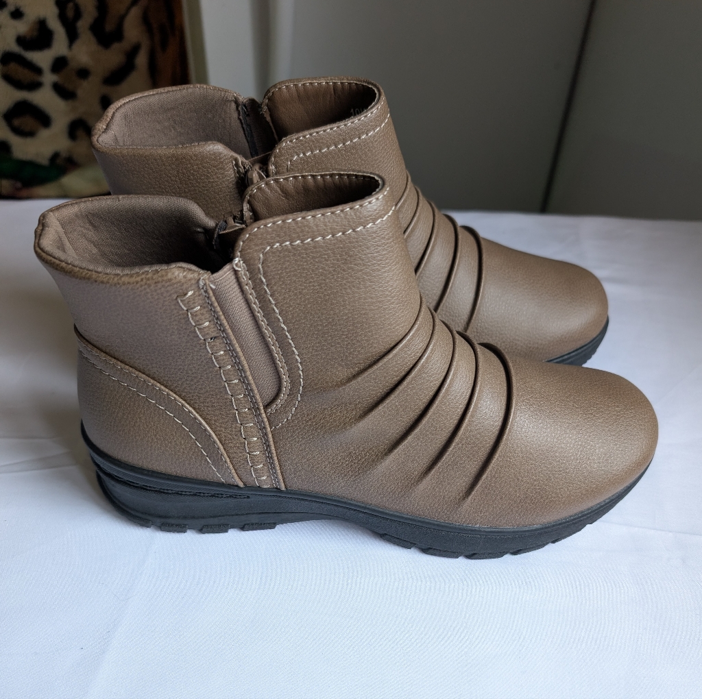 Easy Street Women's Taupe Ankle Booties Size 10w